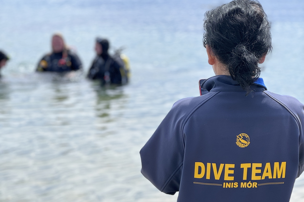 dream team member watching on students in the water in inishmore, aran islands
