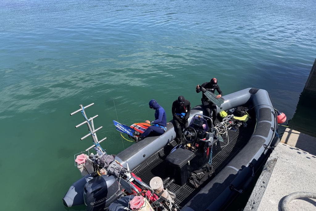 Freedivers getting ready to departs for freediving trip