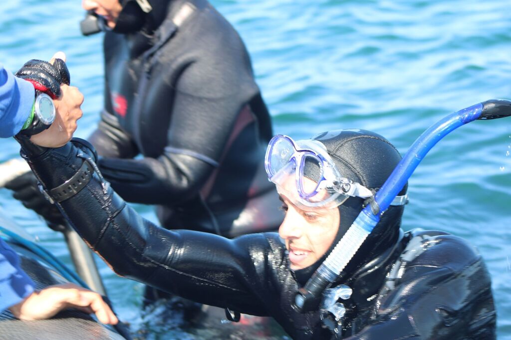 diver trying to get back on the boat after dive in aran islands