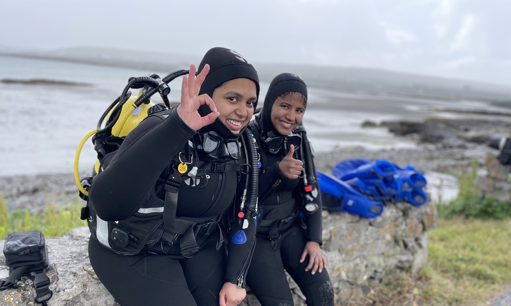 two divers during their learn to dive course with dive aran on inishmore