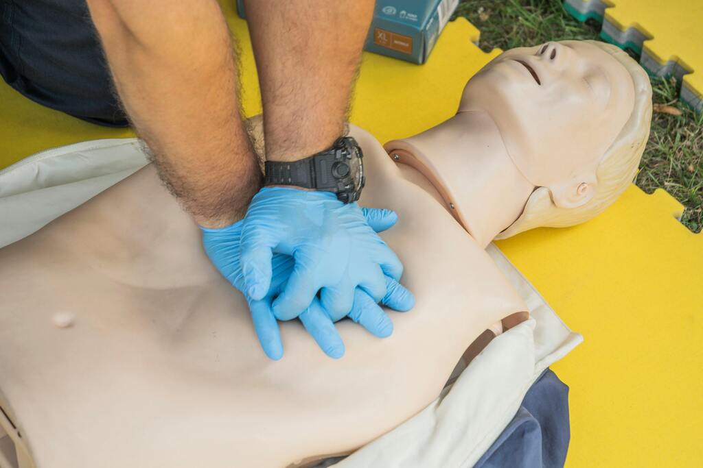 CPR training using manequin inishmore, aran islands 